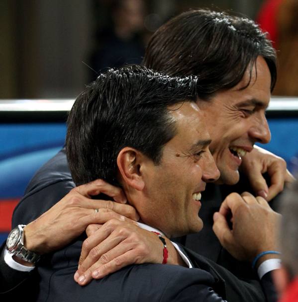 Pippo Inzaghi e Vincenzo Montella se la ridono dopo il botta e risposta del pre-partita. 